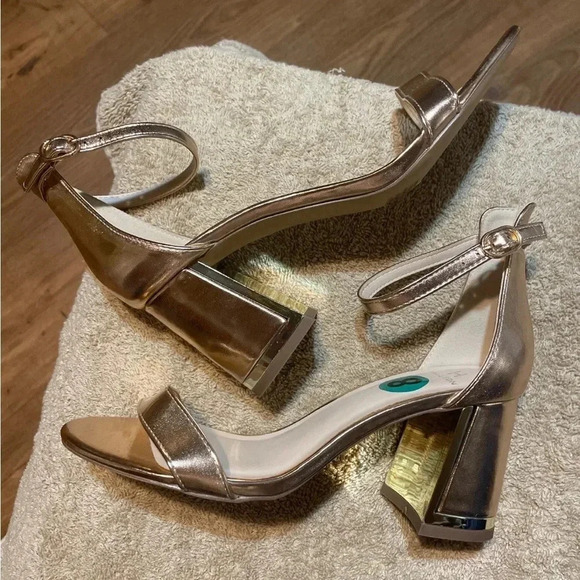💥Halston rose gold block heel sandal Shoe
Style: HH/PRACTICL2-S Women’s 8 - Picture 3 of 9
